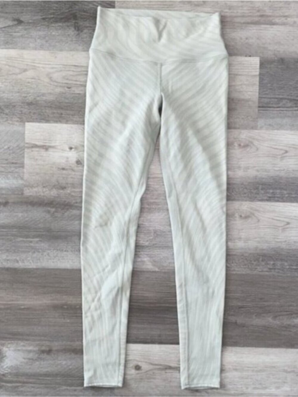 ALO Yoga Leggings Green Two Tone Wavy Palm Pattern Yoga RN 87370 Size Small